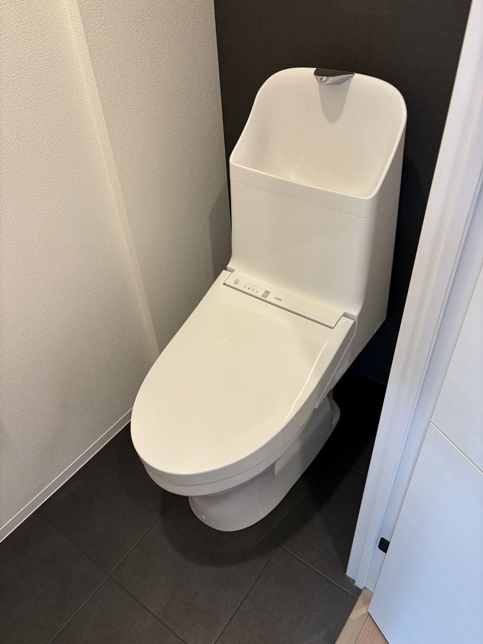 トイレ　※別部屋の写真になります