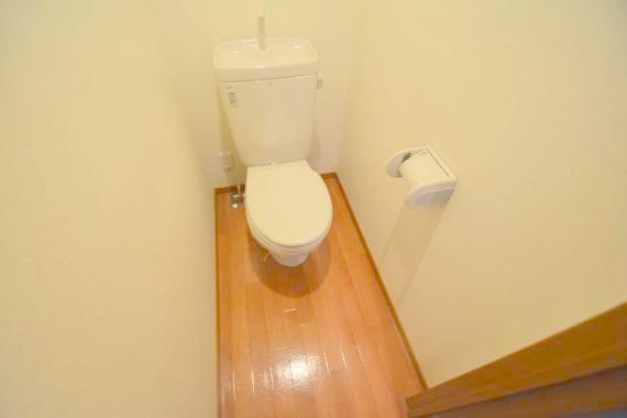 トイレ　清潔感のあるトイレは、誰もがリラックスできる空間です。
