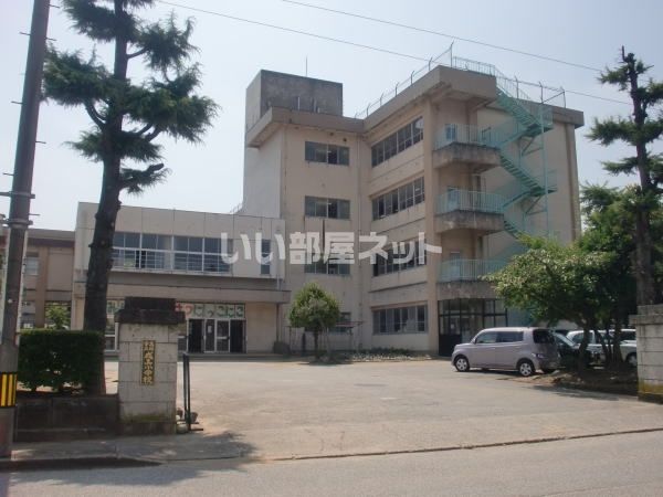 小学校　高岡市立成美小学校（小学校）まで770m
