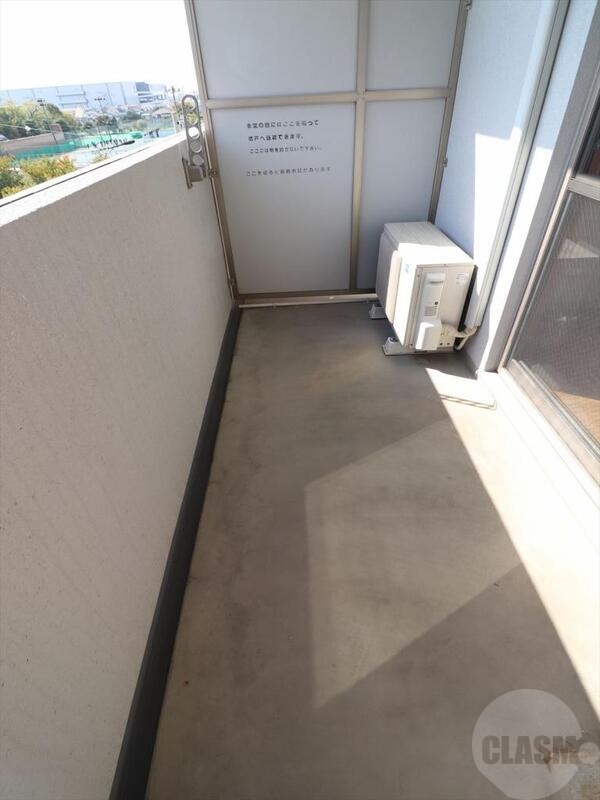 バルコニー　明るいバルコニー
