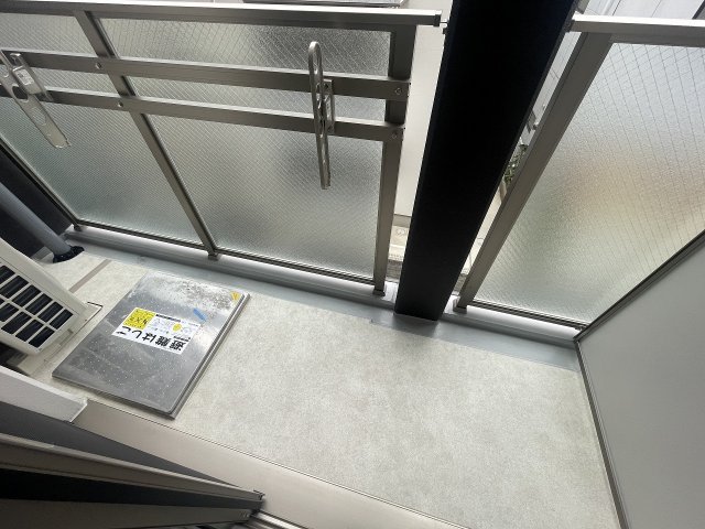 バルコニー　暖かな日差しのふりそそぐバルコニー
