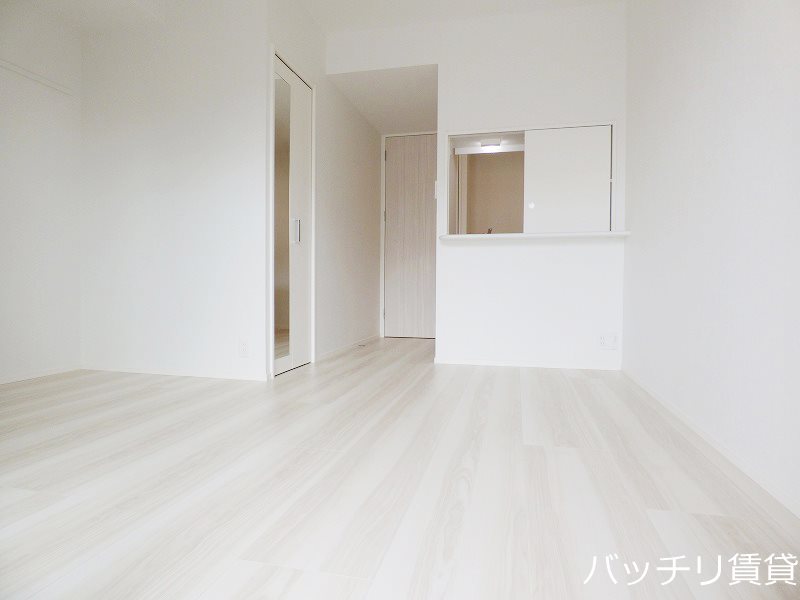 居室・リビング　写真は別号室の為現状優先。