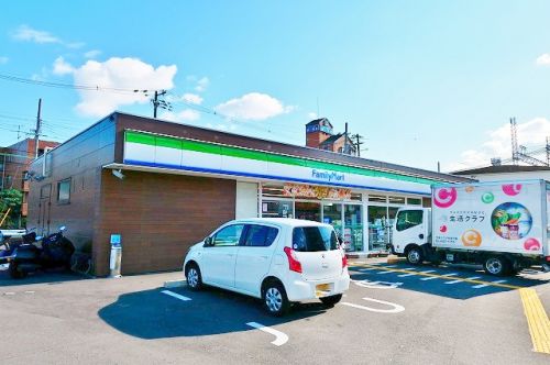 コンビニ　ファミリーマート岸里東二丁目店（コンビニ）まで473m