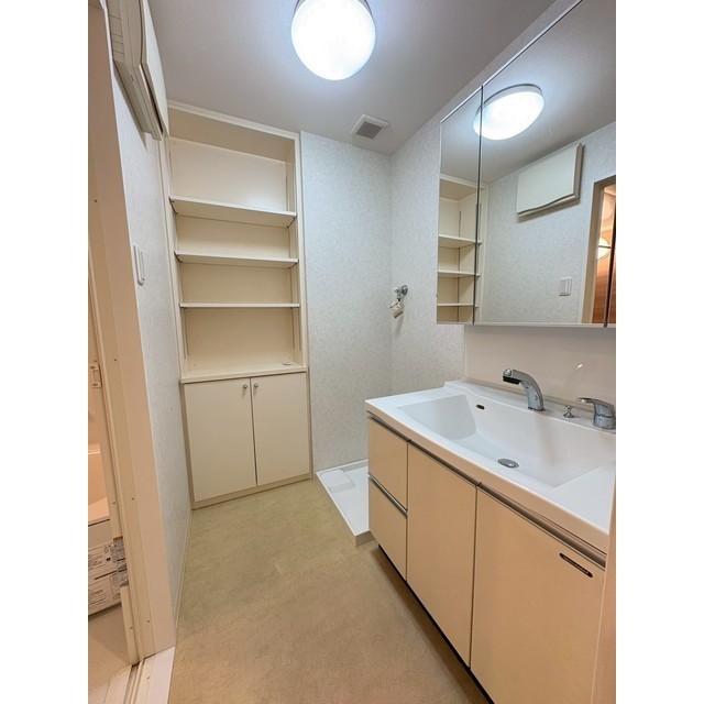 洗面設備　別部屋参照・現状優先