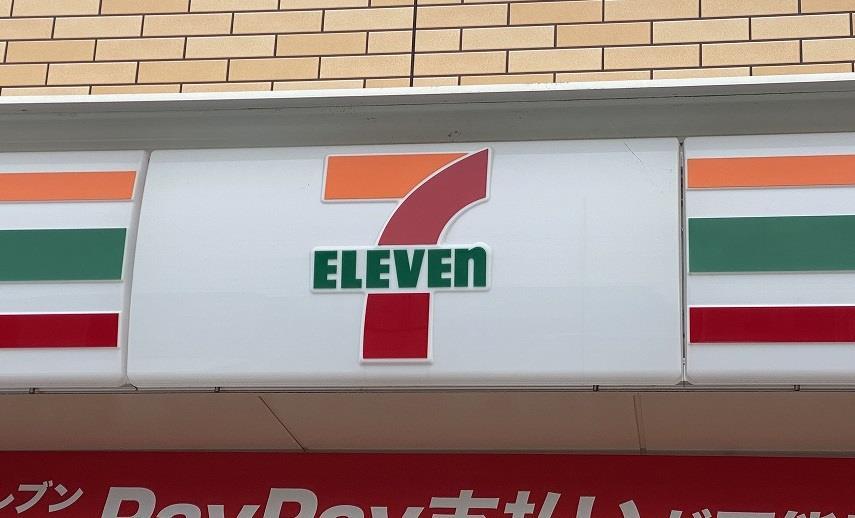 コンビニ　セブンイレブン新潟青山8丁目店（コンビニ）まで766m