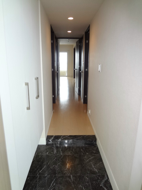 玄関　※別部屋参考写真