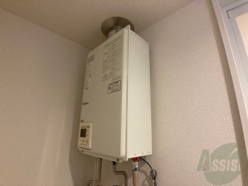 その他設備　給湯器は簡単操作で温度調整ができますよ。