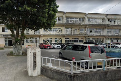 小学校　国府小学校（小学校）まで302m