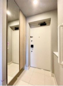 玄関　※同タイプの別のお部屋です。