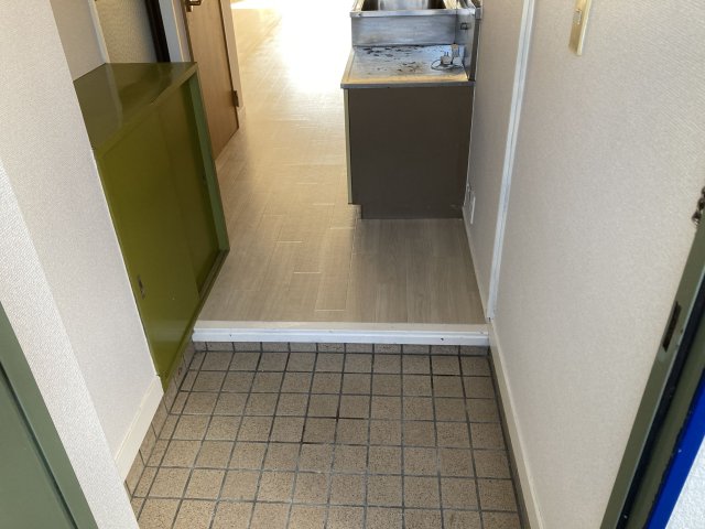 玄関　同建物別部屋 現況優先