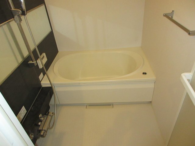 バス・シャワールーム　※同タイプ別部屋の参考写真になります