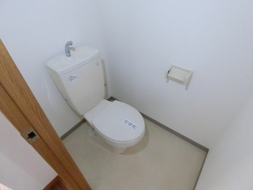 トイレ　トイレ内コンセントあります。