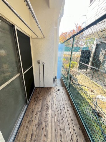 バルコニー　同物件、別号室の写真です。