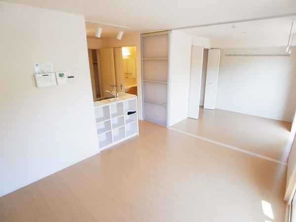 居室・リビング　同物件別部屋写真