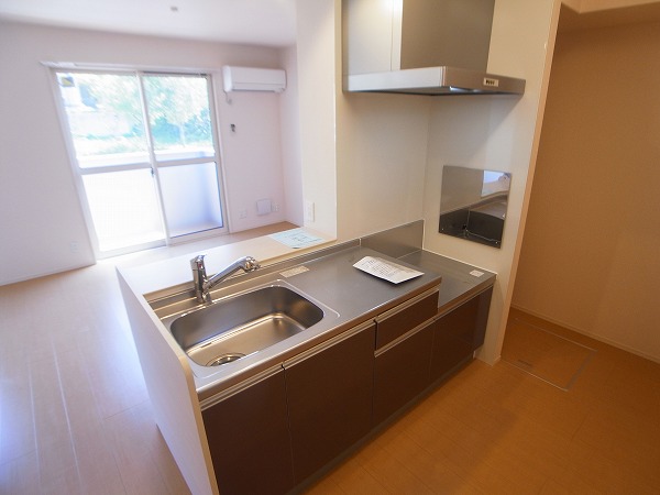 キッチン　同物件別部屋写真