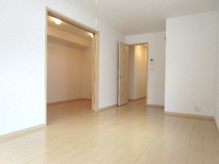 居室・リビング　２部屋続きです。