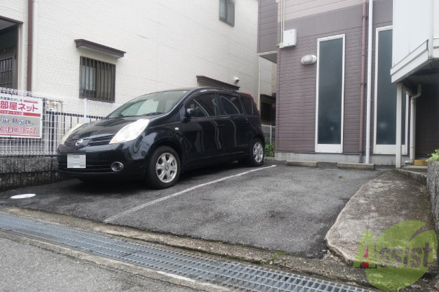 駐車場　大きい車も停めれます