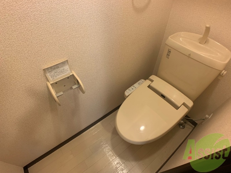 トイレ　お手洗いは温水洗浄便座付きになっておりました。