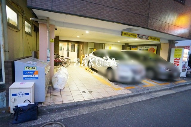 エントランス　管理の行き届いたエントランスです♪