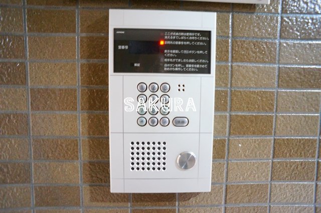 セキュリティ　不審者、勧誘員をシャットアウトできるオートロックです♪