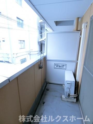 バルコニー　外からの目が気にならないバルコニーで洗濯物が干せます