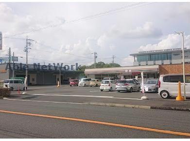 コンビニ　セブンイレブン掛川中央1丁目店（コンビニ）まで671m