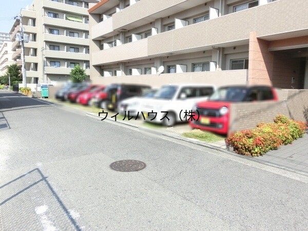 駐車場　敷地内駐車場！