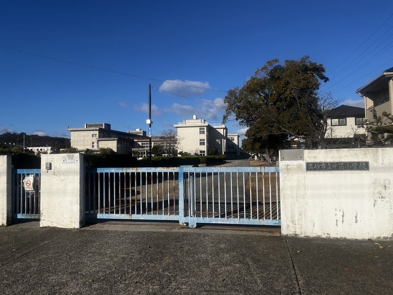 小学校　高砂市立中筋小学校（小学校）まで527m
