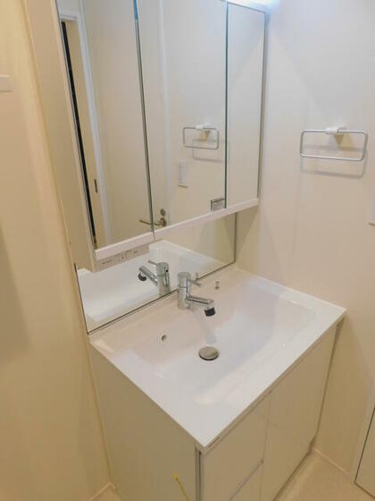 洗面設備　同物件別部屋写真