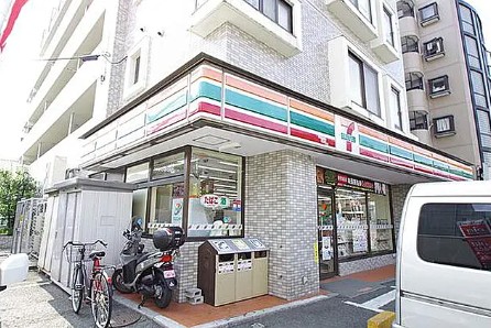 コンビニ　セブンイレブン横浜長津田南口店（コンビニ）まで159m
