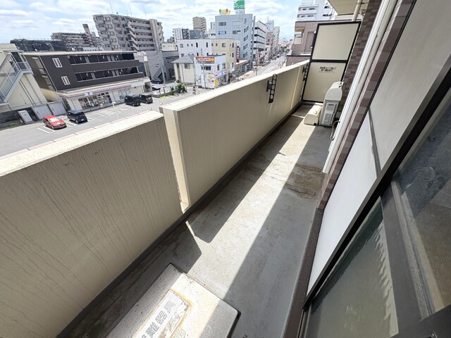 バルコニー　※クリーニング前の写真です