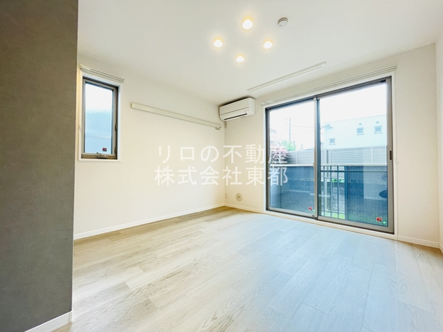 居室・リビング　南向きの２面採光♪明るく風通しのよいお部屋です☆