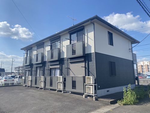 建物外観　駐車場１台付き♪