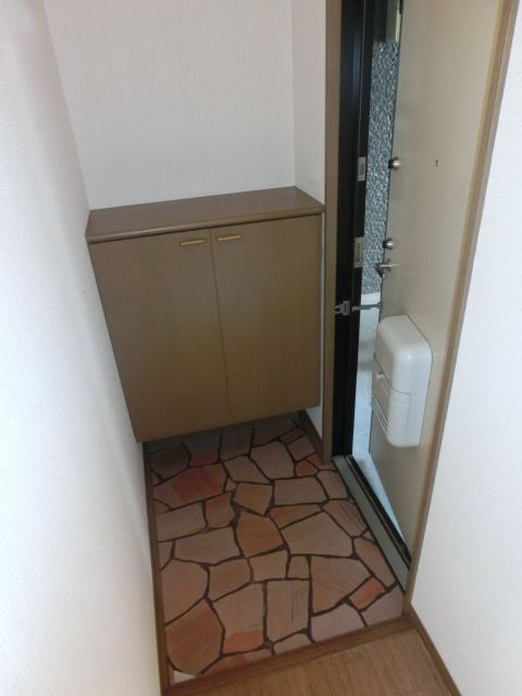 玄関　玄関下駄箱あり