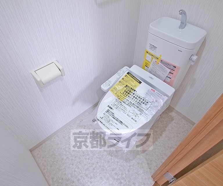 トイレ　ウォシュレット付です。