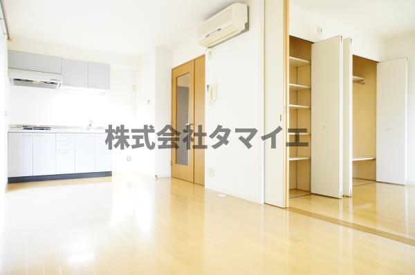 収納　ゆったり過ごせる居間です