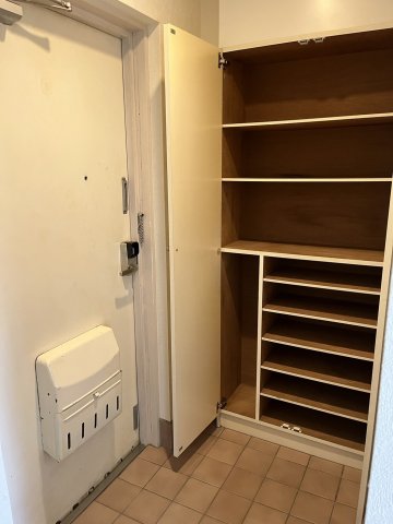 玄関　たっぷり収納できるトールサイズの下駄箱