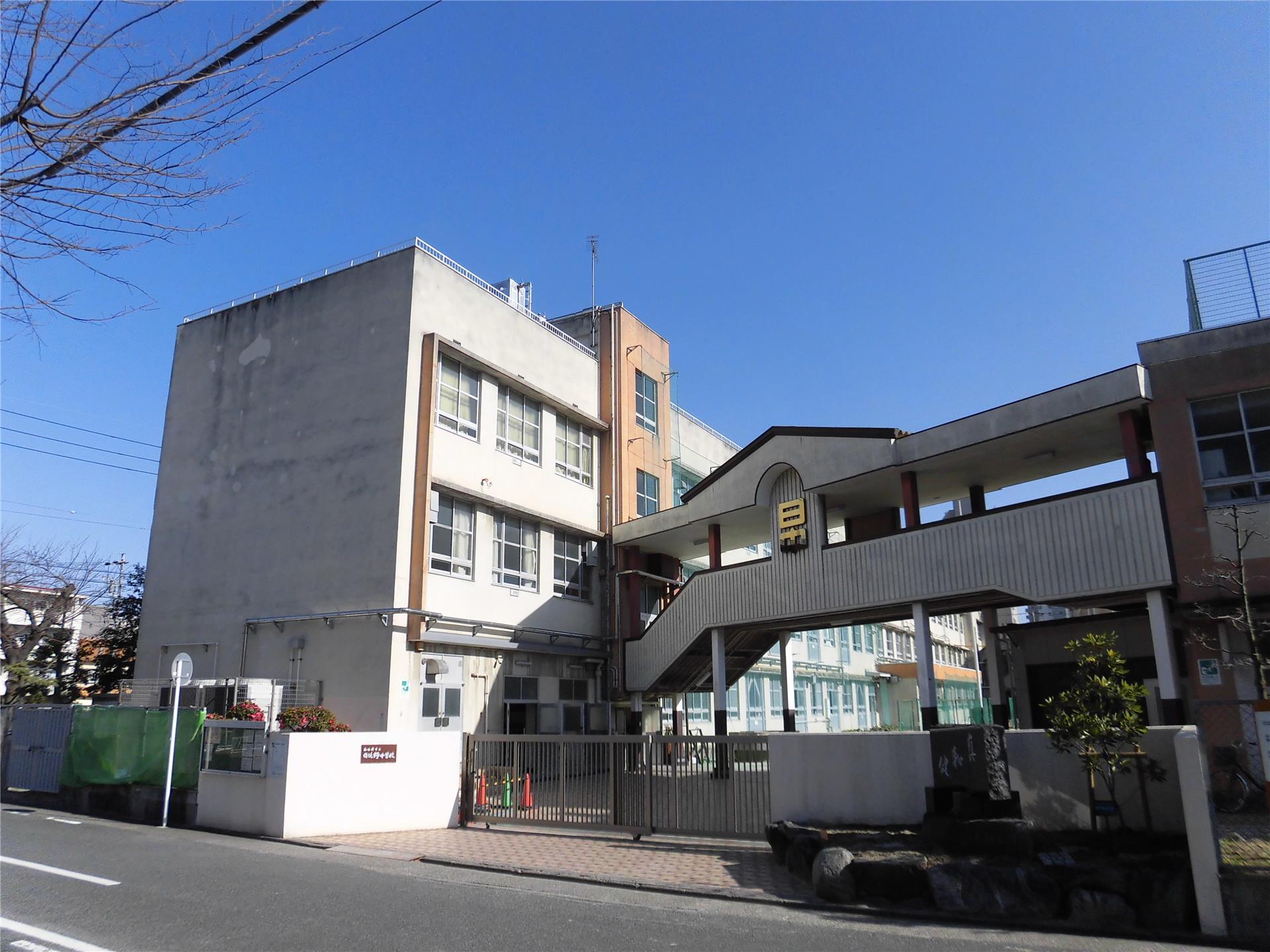 中学校　日比津中学校（中学校）まで700m