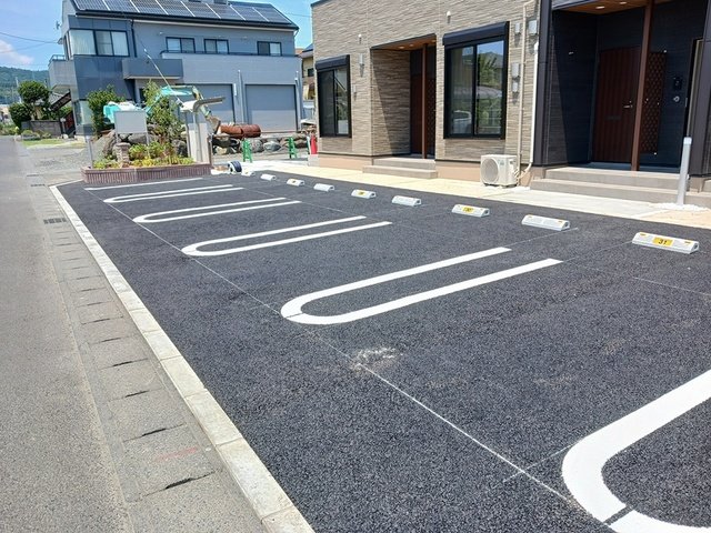 駐車場　駐車場があるので、車を買う予定の方も安心です