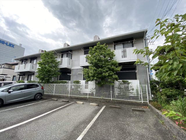 建物外観　居住者専用のゴミ置き場があります♪