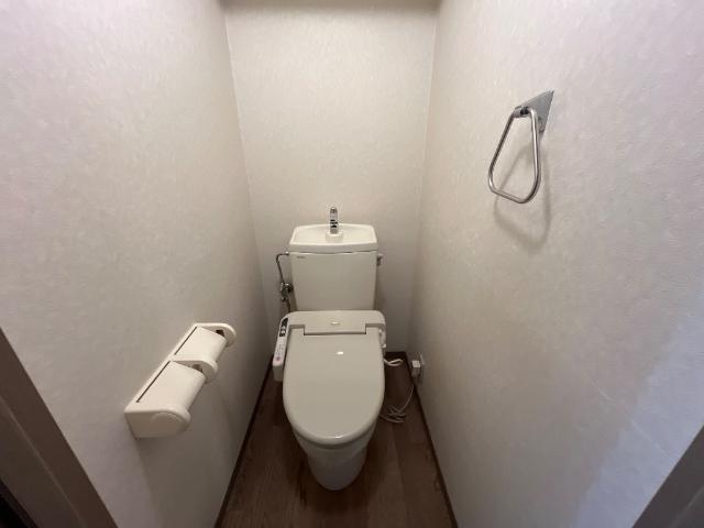 山陽電鉄網干線 西飾磨駅 徒歩13分 2階建 築27年のトイレ写真