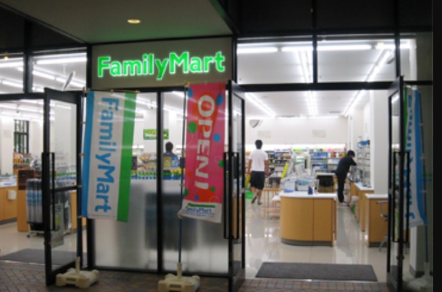コンビニ　ファミリーマート甲南大学店（コンビニ）まで311m