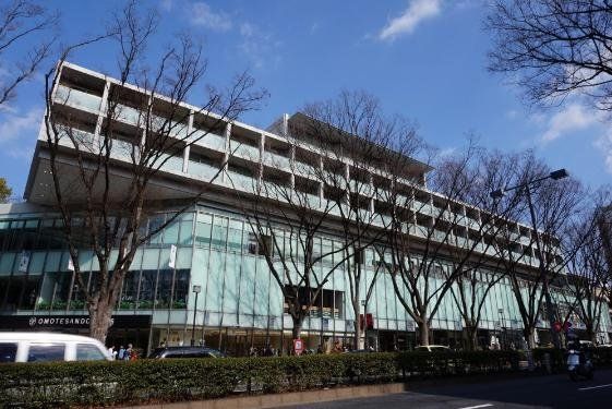 ショッピングセンター　表参道ヒルズ（ショッピングセンター）まで470m