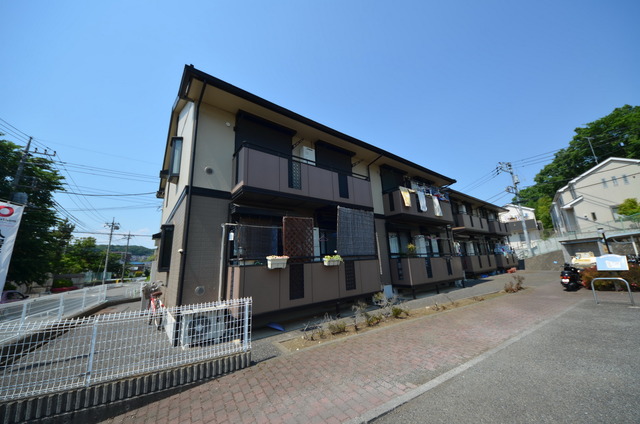 建物外観　★程よい緑に囲まれた、居心地の良い物件です★