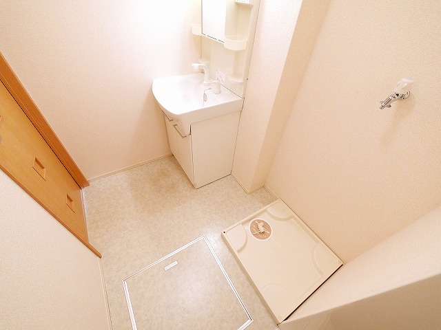 洗面設備　コンパクトで使いやすい洗面所