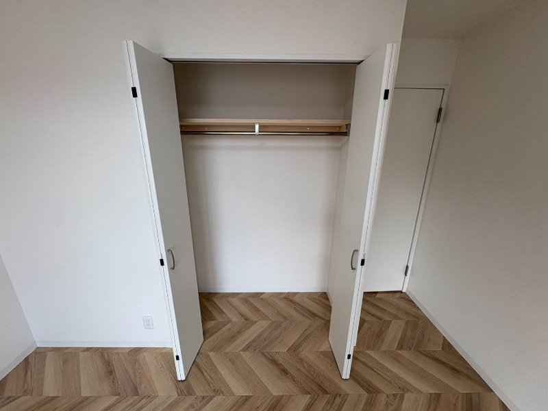 収納　寝室の収納です。部屋がすっきり片付きます。