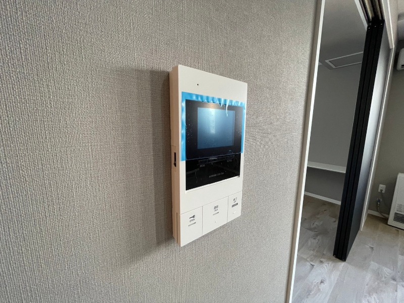 セキュリティ　ＴＶモニター付インターホンです。来客者の顔が見えるので安心！