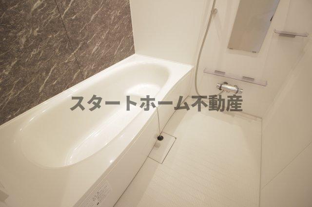 バス・シャワールーム　コンパクトで使いやすいお風呂です