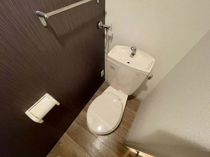 トイレ　こちらはトイレです。清潔感があり、安心して使用できます。