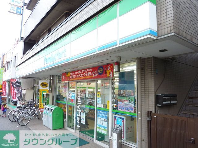 コンビニ　ファミリーマート（コンビニ）まで560m